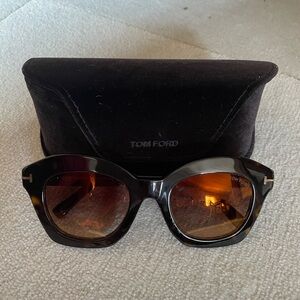 TomFord women sunglasses. Shiny brown Brown lenses. Perfect condition with case